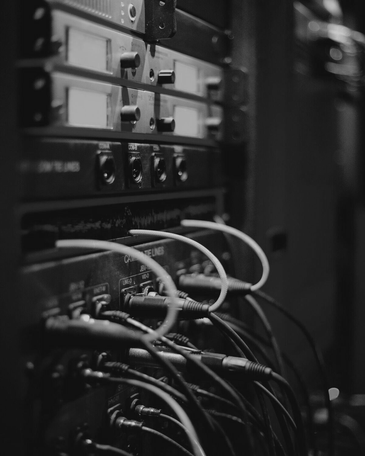 Patch panel in a server cabinet with bundled, labelled cables